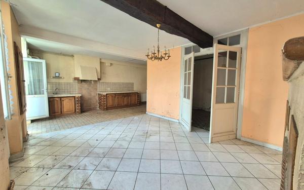 Maison à vendre    3 pièces •  Béguey