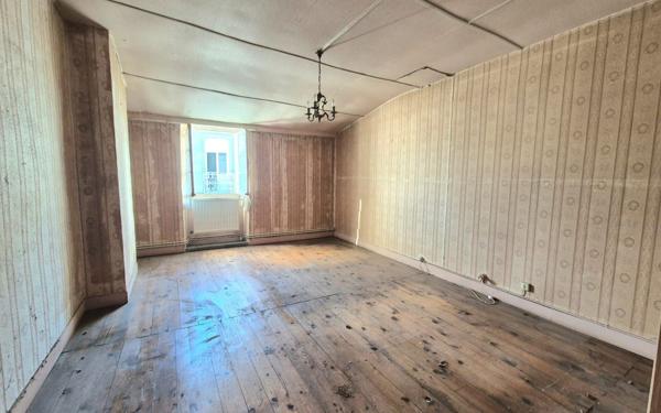 Maison à vendre    3 pièces •  Béguey