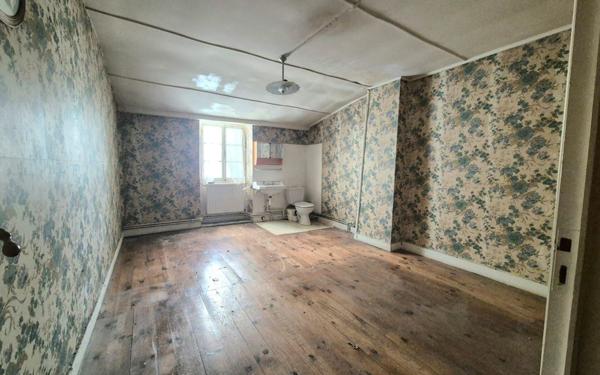 Maison à vendre    3 pièces •  Béguey