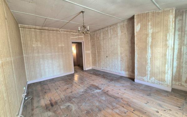 Maison à vendre    3 pièces •  Béguey