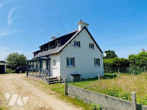 A Vendre à Perros-Guirec (22700) un pavillon de plain-pied + étage, d'une surface habitable de ...