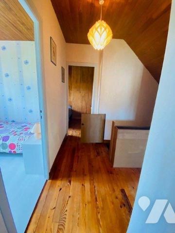 A Vendre à Perros-Guirec (22700) un pavillon de plain-pied + étage, d'une surface habitable de ...