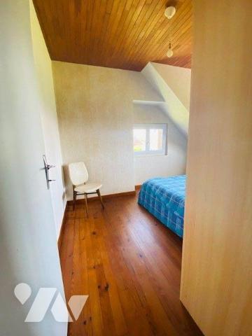 A Vendre à Perros-Guirec (22700) un pavillon de plain-pied + étage, d'une surface habitable de ...