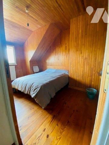 A Vendre à Perros-Guirec (22700) un pavillon de plain-pied + étage, d'une surface habitable de ...