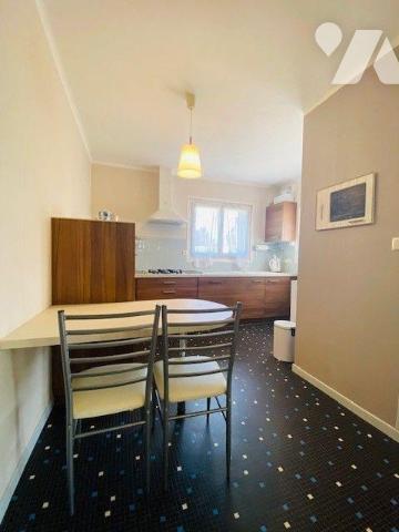 A Vendre à Perros-Guirec (22700) un pavillon de plain-pied + étage, d'une surface habitable de ...