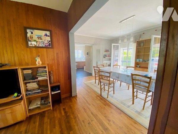 A Vendre à Perros-Guirec (22700) un pavillon de plain-pied + étage, d'une surface habitable de ...