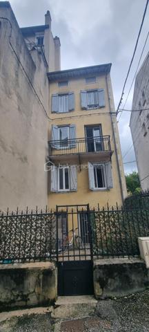 *** A 45 Minutes de PAMIERS et son échangeur *** A 30 Minutes de FOIX *** A LAVELANET *** PARFAIT POUR INVESTISSEUR *** JOLI IMMEUBLE bien situé comprenant un local avec vitrine, 2 appartements, une cave et une terrasse pouvant donner une bonne rentabilité locative *** L'IMMEUBLE se compose *** AU REZ-DE-CHAUSSEE *** une entrée, un local avec sa vitrine de 21m² environ, un 2e local de 16,50m²  et un toilette *** AU PREMIER ETAGE *** un T2 de 45m² comportant son salon, un espace cuisine indépendant, une grande chambre avec son balcon et sa salle d'eau *** AU SECOND ETAGE *** un T3 sur 2 niveaux de 68,50m² environ avec son salon, une cuisine indépendante, une grande chambre, sa salle d'eau et à l'étage une chambre, son dressing, et un comble (20m² environ) isolé pouvant être aménagé pouvant faire une 3e chambre et transformer ce T3 en T4. *** SUR L'ENTRE-SOL *** une terrasse et une cave *** COUP DE COEUR ASSURE *** A DECOUVRIR SANS TARDER *** VOTRE CONSEILLER 7j/7 ***
