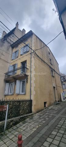 *** A 45 Minutes de PAMIERS et son échangeur *** A 30 Minutes de FOIX *** A LAVELANET *** PARFAIT POUR INVESTISSEUR *** JOLI IMMEUBLE bien situé comprenant un local avec vitrine, 2 appartements, une cave et une terrasse pouvant donner une bonne rentabilité locative *** L'IMMEUBLE se compose *** AU REZ-DE-CHAUSSEE *** une entrée, un local avec sa vitrine de 21m² environ, un 2e local de 16,50m²  et un toilette *** AU PREMIER ETAGE *** un T2 de 45m² comportant son salon, un espace cuisine indépendant, une grande chambre avec son balcon et sa salle d'eau *** AU SECOND ETAGE *** un T3 sur 2 niveaux de 68,50m² environ avec son salon, une cuisine indépendante, une grande chambre, sa salle d'eau et à l'étage une chambre, son dressing, et un comble (20m² environ) isolé pouvant être aménagé pouvant faire une 3e chambre et transformer ce T3 en T4. *** SUR L'ENTRE-SOL *** une terrasse et une cave *** COUP DE COEUR ASSURE *** A DECOUVRIR SANS TARDER *** VOTRE CONSEILLER 7j/7 ***