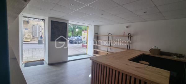 *** A 45 Minutes de PAMIERS et son échangeur *** A 30 Minutes de FOIX *** A LAVELANET *** PARFAIT POUR INVESTISSEUR *** JOLI IMMEUBLE bien situé comprenant un local avec vitrine, 2 appartements, une cave et une terrasse pouvant donner une bonne rentabilité locative *** L'IMMEUBLE se compose *** AU REZ-DE-CHAUSSEE *** une entrée, un local avec sa vitrine de 21m² environ, un 2e local de 16,50m²  et un toilette *** AU PREMIER ETAGE *** un T2 de 45m² comportant son salon, un espace cuisine indépendant, une grande chambre avec son balcon et sa salle d'eau *** AU SECOND ETAGE *** un T3 sur 2 niveaux de 68,50m² environ avec son salon, une cuisine indépendante, une grande chambre, sa salle d'eau et à l'étage une chambre, son dressing, et un comble (20m² environ) isolé pouvant être aménagé pouvant faire une 3e chambre et transformer ce T3 en T4. *** SUR L'ENTRE-SOL *** une terrasse et une cave *** COUP DE COEUR ASSURE *** A DECOUVRIR SANS TARDER *** VOTRE CONSEILLER 7j/7 ***
