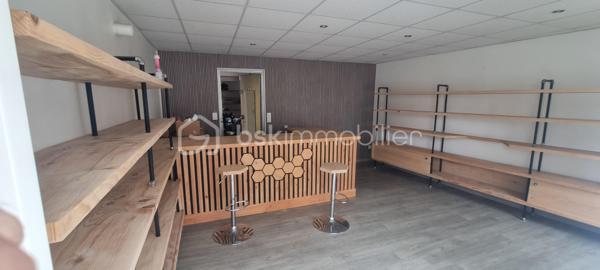 *** A 45 Minutes de PAMIERS et son échangeur *** A 30 Minutes de FOIX *** A LAVELANET *** PARFAIT POUR INVESTISSEUR *** JOLI IMMEUBLE bien situé comprenant un local avec vitrine, 2 appartements, une cave et une terrasse pouvant donner une bonne rentabilité locative *** L'IMMEUBLE se compose *** AU REZ-DE-CHAUSSEE *** une entrée, un local avec sa vitrine de 21m² environ, un 2e local de 16,50m²  et un toilette *** AU PREMIER ETAGE *** un T2 de 45m² comportant son salon, un espace cuisine indépendant, une grande chambre avec son balcon et sa salle d'eau *** AU SECOND ETAGE *** un T3 sur 2 niveaux de 68,50m² environ avec son salon, une cuisine indépendante, une grande chambre, sa salle d'eau et à l'étage une chambre, son dressing, et un comble (20m² environ) isolé pouvant être aménagé pouvant faire une 3e chambre et transformer ce T3 en T4. *** SUR L'ENTRE-SOL *** une terrasse et une cave *** COUP DE COEUR ASSURE *** A DECOUVRIR SANS TARDER *** VOTRE CONSEILLER 7j/7 ***