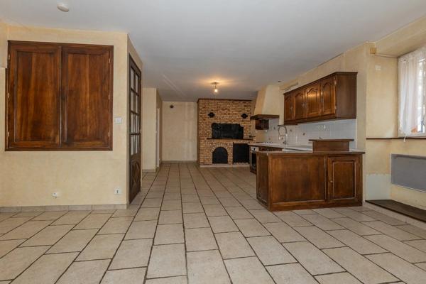 Vente                                                      Maison
                        
                     6 pièces                      144 m2                     à Lagnieu