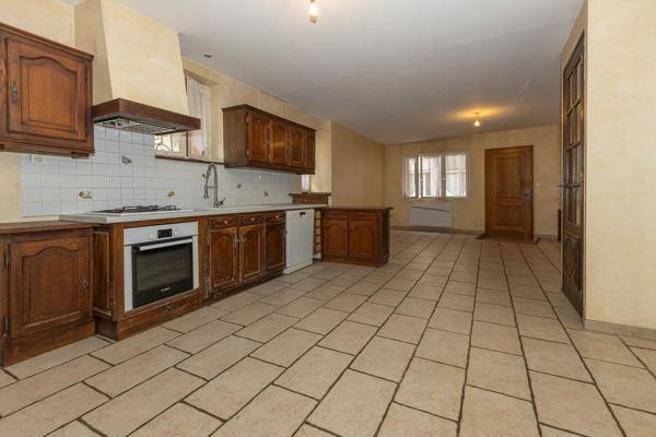 Vente                                                      Maison
                        
                     6 pièces                      144 m2                     à Lagnieu