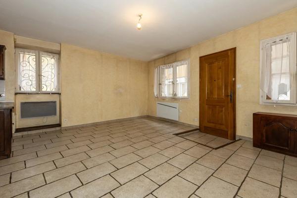Vente                                                      Maison
                        
                     6 pièces                      144 m2                     à Lagnieu