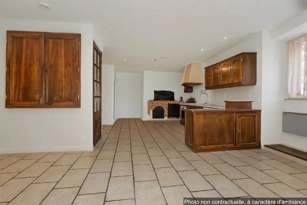 Vente                                                      Maison
                        
                     6 pièces                      144 m2                     à Lagnieu