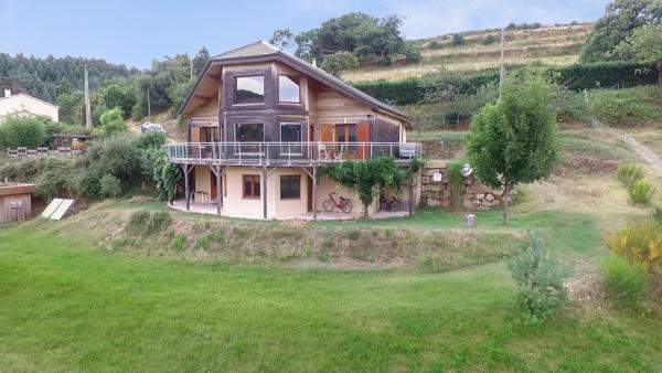 Saint-Basile (07270) À vendre – Maison d’architecte éco-conçue en bois – 165 m² et dépendances – Proche Lamastre (Ardèche)