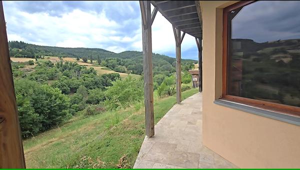 Saint-Basile (07270) À vendre – Maison d’architecte éco-conçue en bois – 165 m² et dépendances – Proche Lamastre (Ardèche)