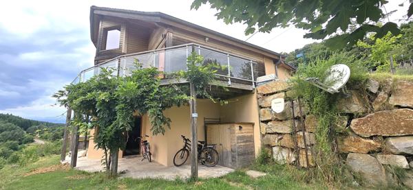 Saint-Basile (07270) À vendre – Maison d’architecte éco-conçue en bois – 165 m² et dépendances – Proche Lamastre (Ardèche)