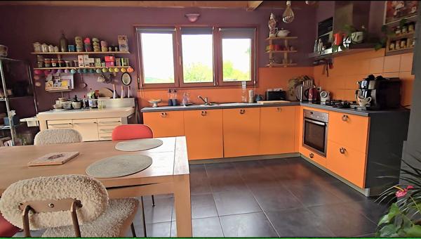 Saint-Basile (07270) À vendre – Maison d’architecte éco-conçue en bois – 165 m² et dépendances – Proche Lamastre (Ardèche)