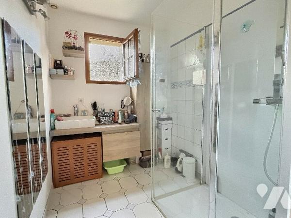 Maison avec trois chambres sur 390m² de terrain