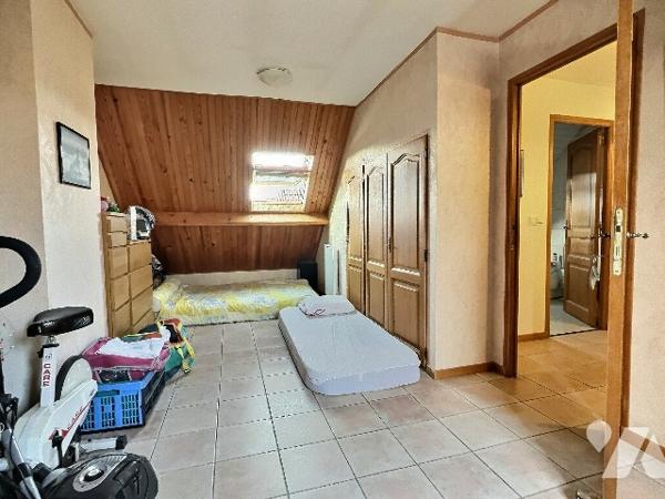 Maison avec trois chambres sur 390m² de terrain