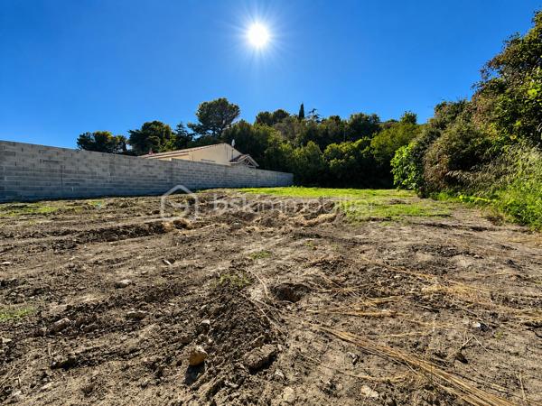 EXCLUSIVITÉ BSK IMMOBILIER,

Sur la commune de POUSSAN,

Dans un quartier résidentiel,

Venez visiter sans tarder ce terrain de 574m2 viabilisé et clôturer dans un cadre privilégié au calme et à l’abri des regards.

J’attends votre appel !! Disponible 7 jours/7 de 9h à 20h.