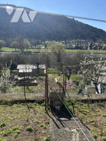 Maison de hameau à rafraichir avec vue sur Loire