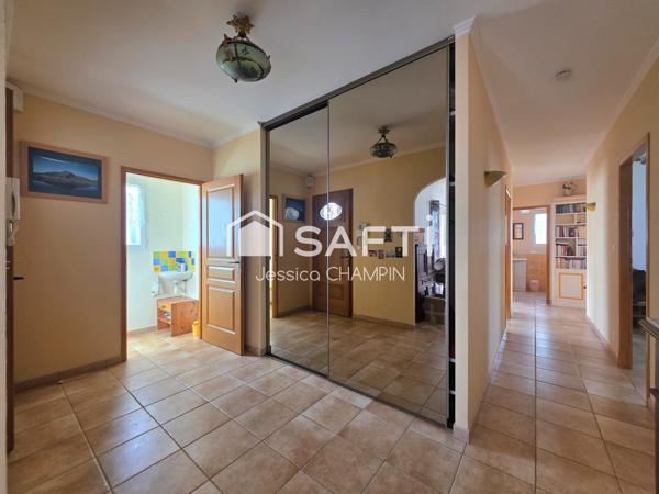 Maison contemporaine de plain-pied 4 chambres et terrain arboré , vue Pyrénées