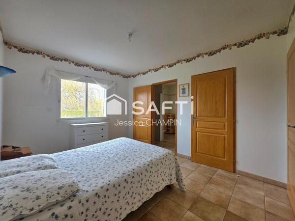 Maison contemporaine de plain-pied 4 chambres et terrain arboré , vue Pyrénées