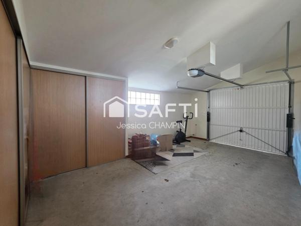 Maison contemporaine de plain-pied 4 chambres et terrain arboré , vue Pyrénées