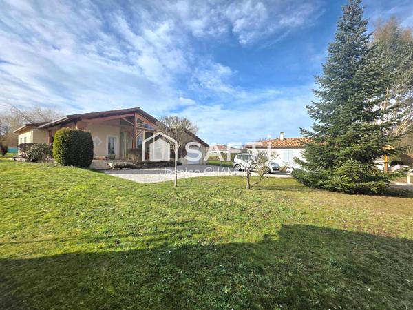Maison contemporaine de plain-pied 4 chambres et terrain arboré , vue Pyrénées
