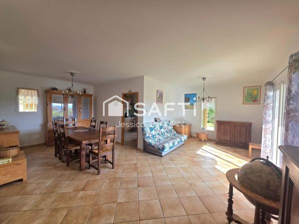 Maison contemporaine de plain-pied 4 chambres et terrain arboré , vue Pyrénées