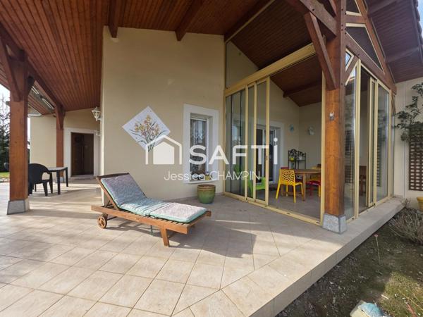 Maison contemporaine de plain-pied 4 chambres et terrain arboré , vue Pyrénées