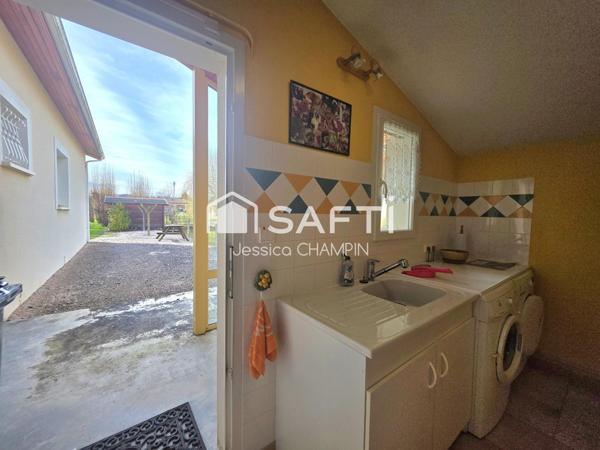 Maison contemporaine de plain-pied 4 chambres et terrain arboré , vue Pyrénées