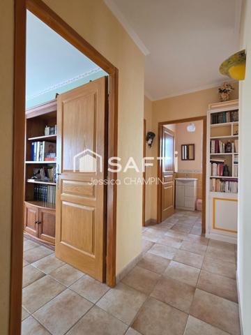 Maison contemporaine de plain-pied 4 chambres et terrain arboré , vue Pyrénées