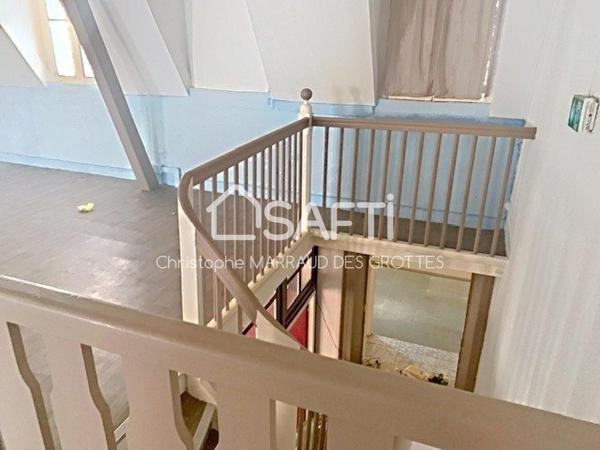DEUX IMMEUBLES CONTIGÜS AU CENTRE VILLE