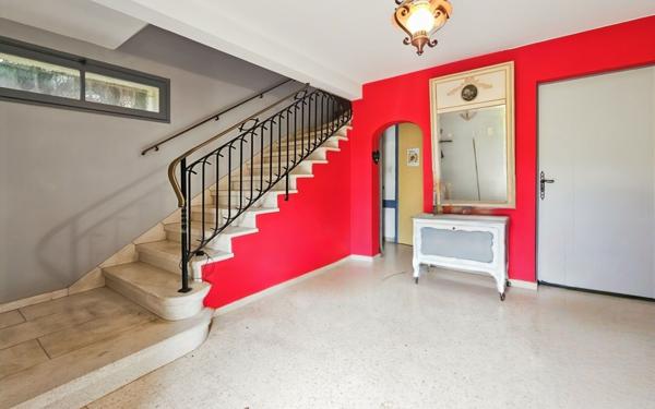 Maison à vendre    6 pièces •  Uzès