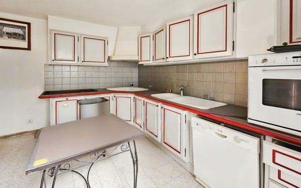 Maison à vendre    6 pièces •  Uzès