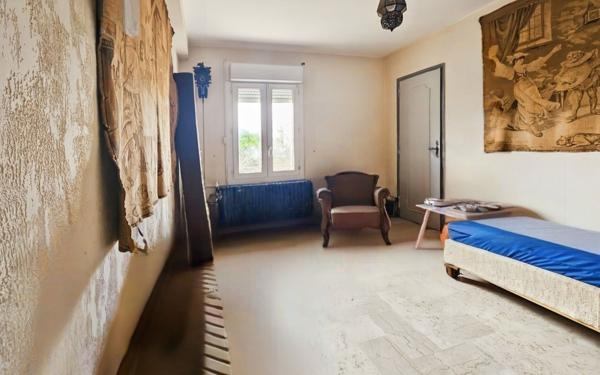 Maison à vendre    6 pièces •  Uzès