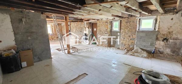 Maison d'habitation 196m² à rénover + 6100m² de terrain avec dépendances.