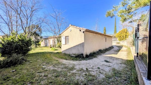 Villa plain pied garage et atelier