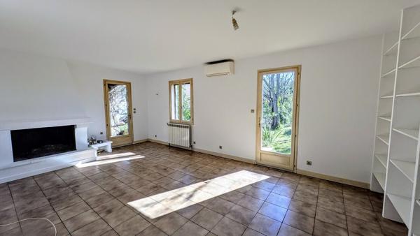 Villa plain pied garage et atelier