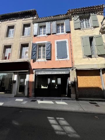 Immeuble
         6 pièces
        - 140 m² 276 000 € *