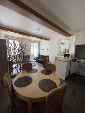 Immeuble
         6 pièces
        - 140 m² 276 000 € *