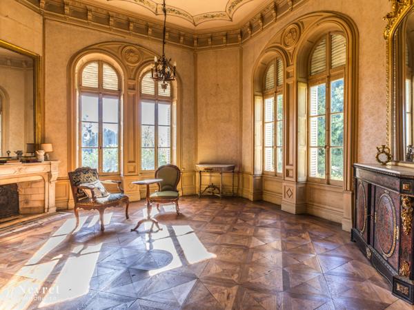 Château et dépendance proche Lyon