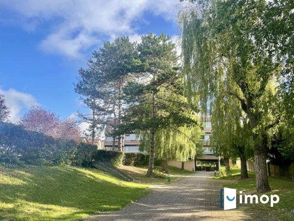 5 min à pied RER E Rosny centre-ville - Lumineux T3