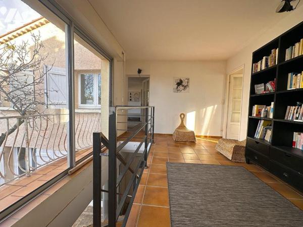 A VENDRE LE PRADET (VAR) 83220 - SPACIEUSE VILLA DE 215 M2 - TYPE 9 PIECES COMPORTANT 5/6 CHAMB...