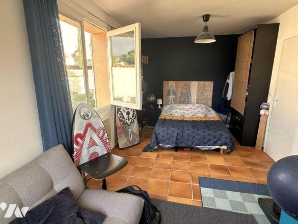 A VENDRE LE PRADET (VAR) 83220 - SPACIEUSE VILLA DE 215 M2 - TYPE 9 PIECES COMPORTANT 5/6 CHAMB...