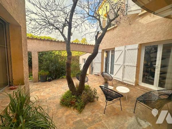 A VENDRE LE PRADET (VAR) 83220 - SPACIEUSE VILLA DE 215 M2 - TYPE 9 PIECES COMPORTANT 5/6 CHAMB...