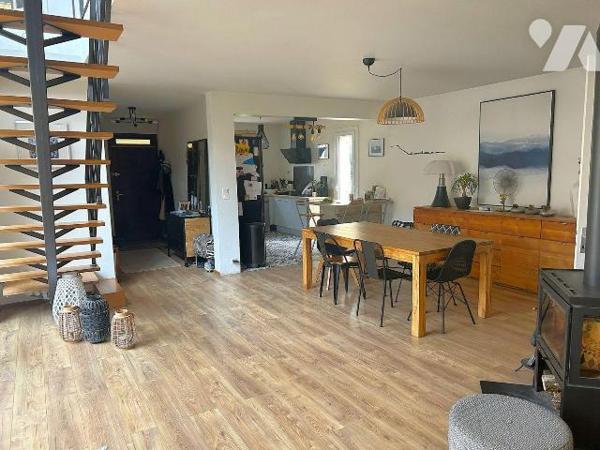 A VENDRE LE PRADET (VAR) 83220 - SPACIEUSE VILLA DE 215 M2 - TYPE 9 PIECES COMPORTANT 5/6 CHAMB...