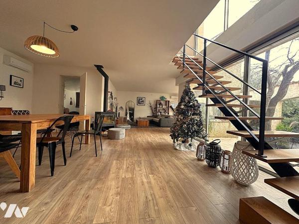 A VENDRE LE PRADET (VAR) 83220 - SPACIEUSE VILLA DE 215 M2 - TYPE 9 PIECES COMPORTANT 5/6 CHAMB...